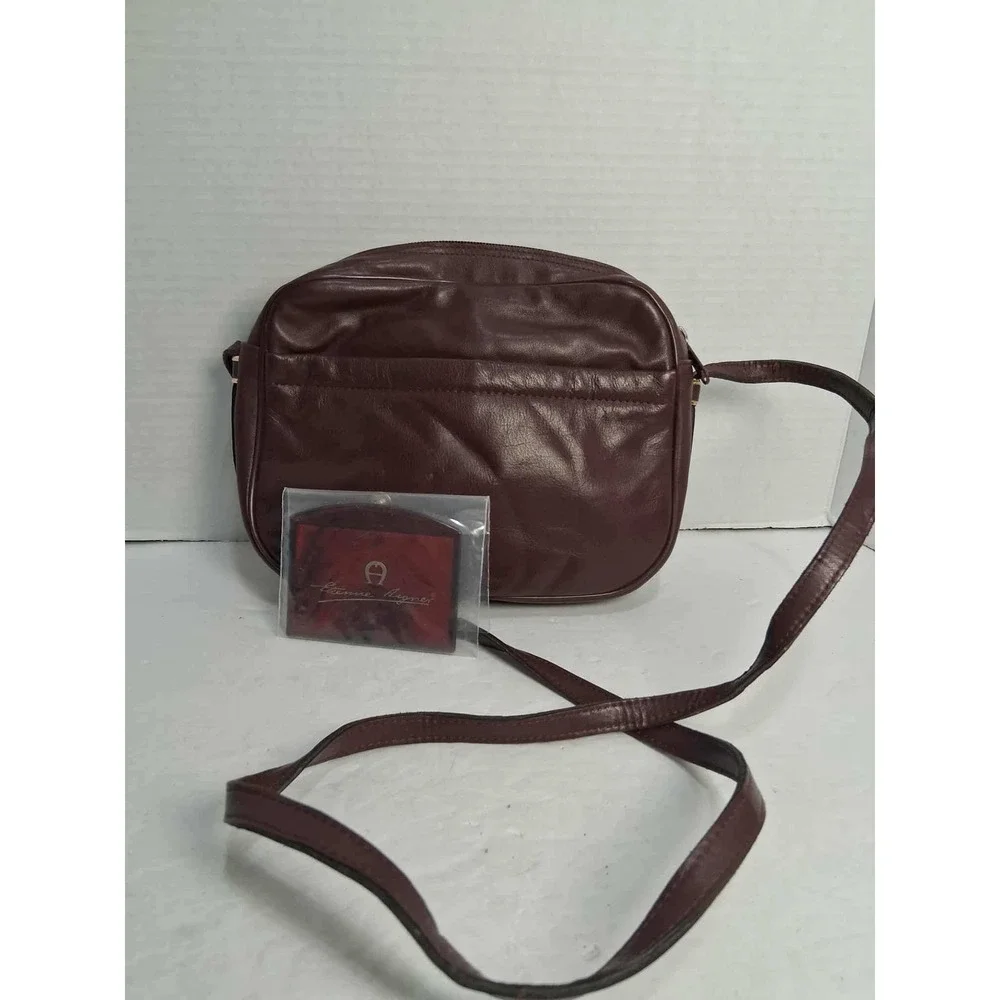Aigner‎ Burgundy Leather Crossbody Bag Vintage Logo Zipper Closure